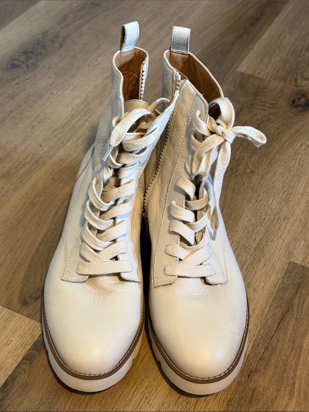 Vionic Women’s Cream Lace-Up Leather Ankle Boots